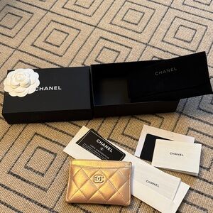 Chanel pale pink iridescent, silver Quilted Card Holder